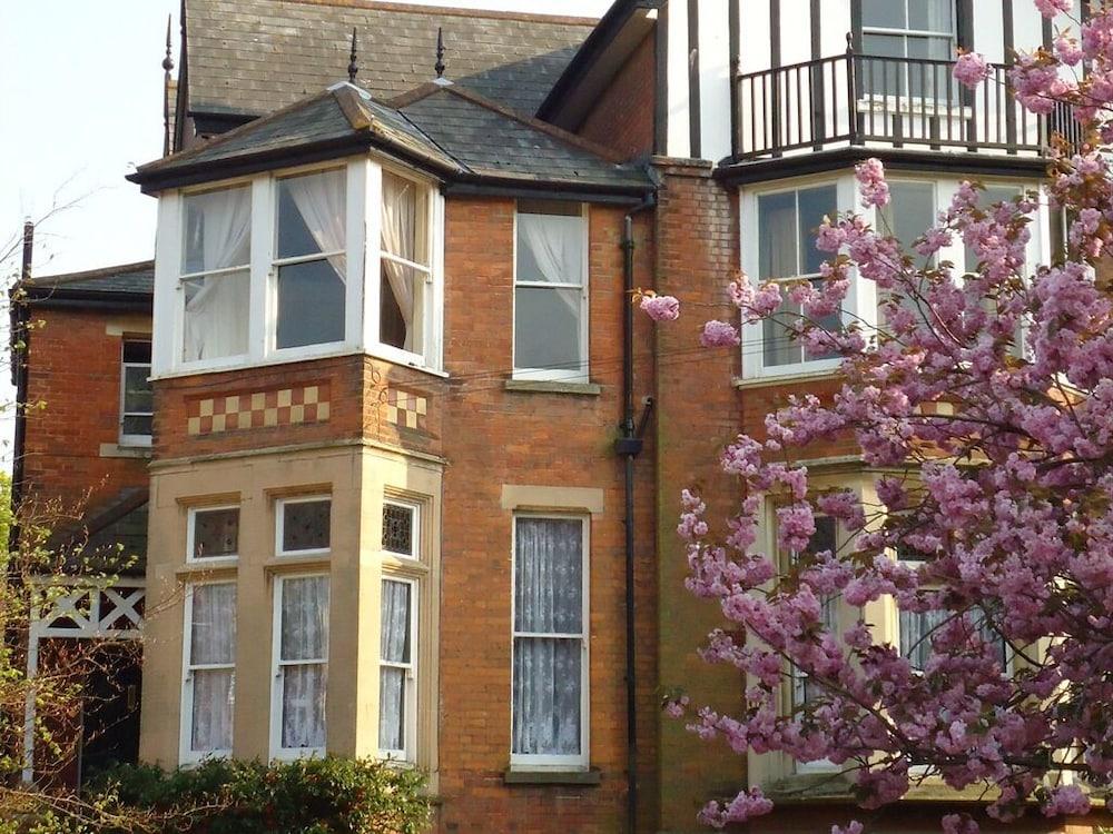 St Benedict - Victorian Bed And Breakfast Hastings Exterior photo