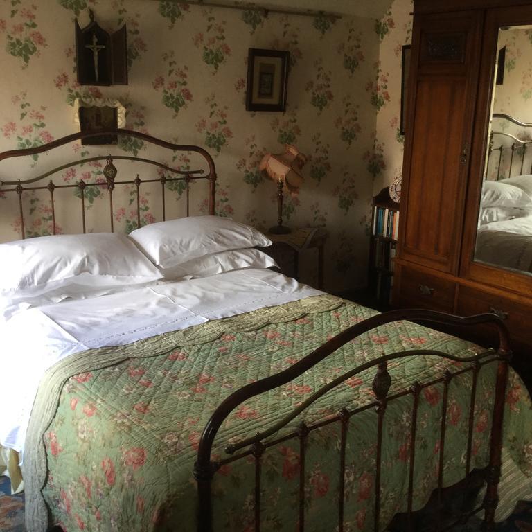 St Benedict - Victorian Bed And Breakfast Hastings Room photo